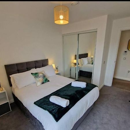 Modern Apartment, Sleeps 6, Belfast City Centre Buitenkant foto