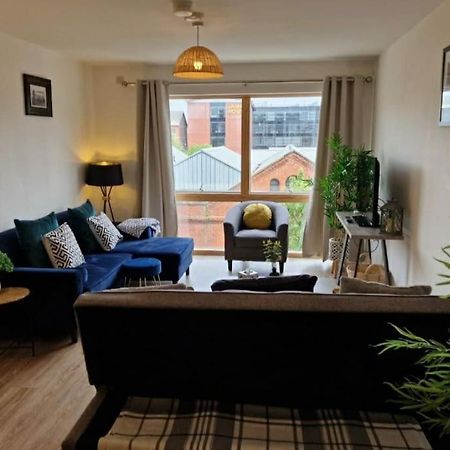 Modern Apartment, Sleeps 6, Belfast City Centre Buitenkant foto