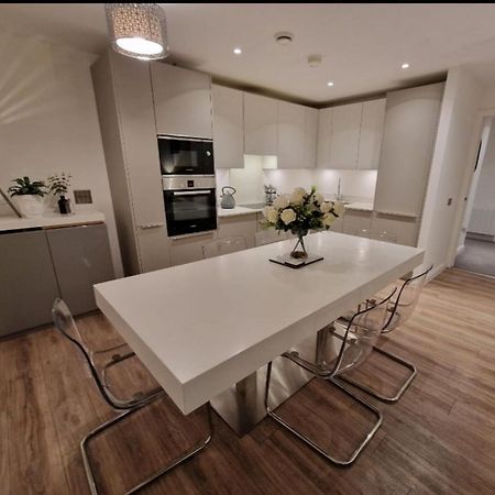 Modern Apartment, Sleeps 6, Belfast City Centre Buitenkant foto