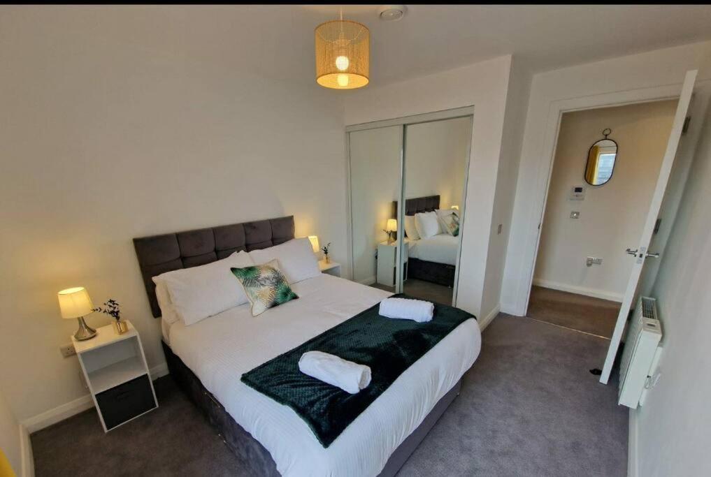 Modern Apartment, Sleeps 6, Belfast City Centre Buitenkant foto