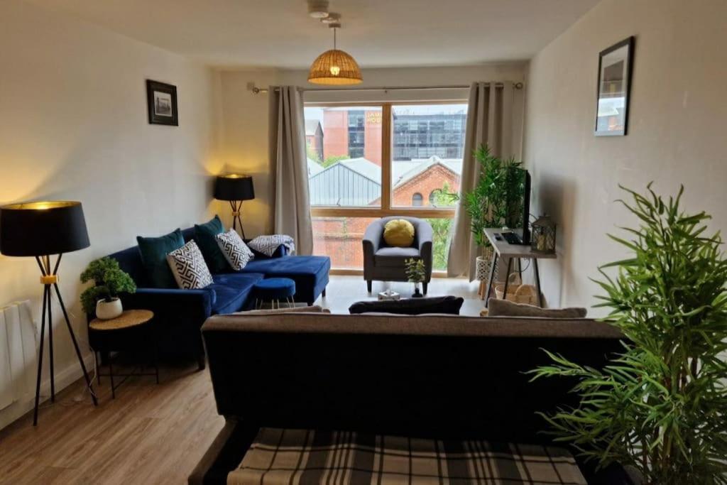Modern Apartment, Sleeps 6, Belfast City Centre Buitenkant foto