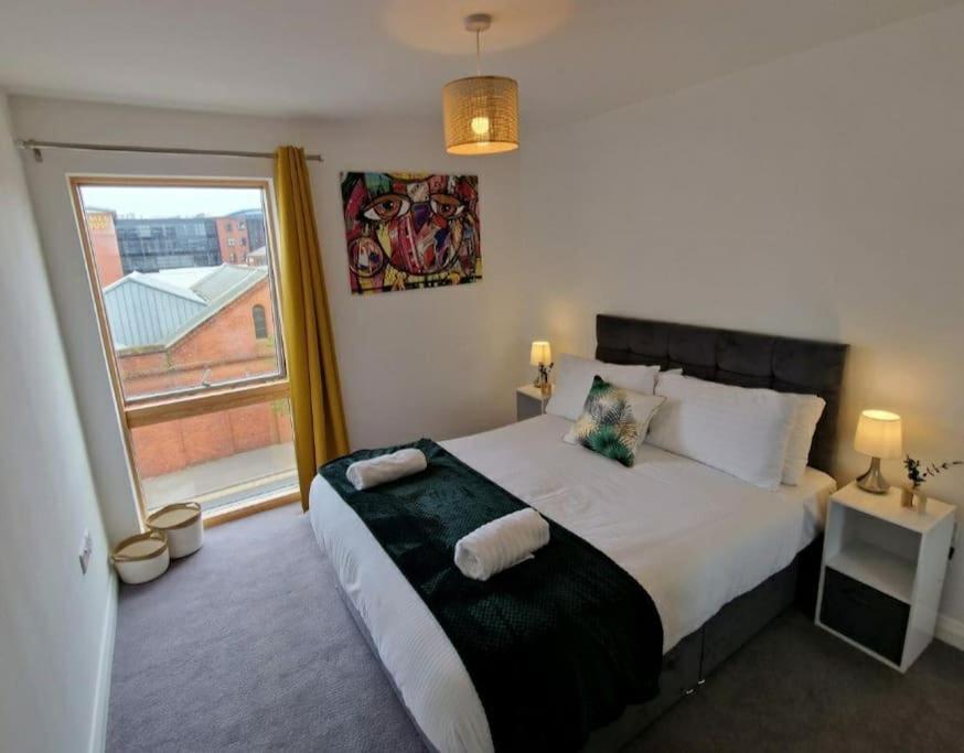 Modern Apartment, Sleeps 6, Belfast City Centre Buitenkant foto