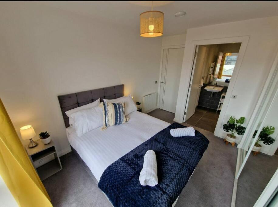 Modern Apartment, Sleeps 6, Belfast City Centre Buitenkant foto